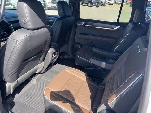 New 2026 GMC Acadia Denali Ultimate w/ LPO, Floor Liner Package image 11