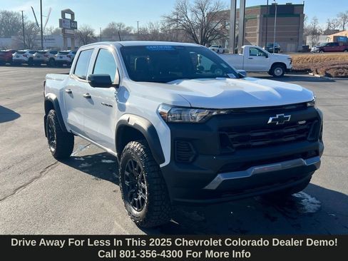 Certified 2025 Chevrolet Colorado Trail Boss AWD/4WD image 3