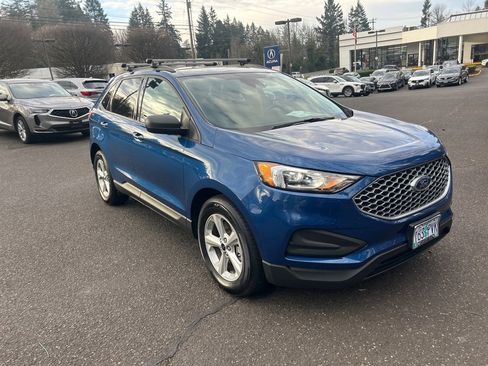 Used 2023 Ford Edge SE image 2