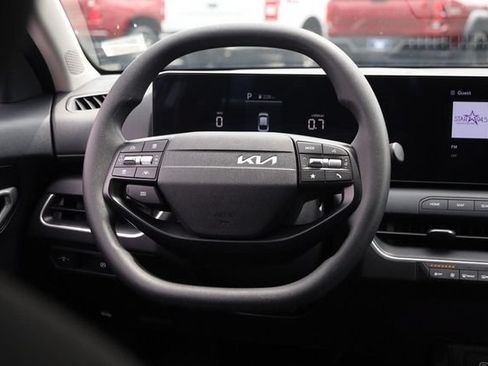 Used 2025 Kia K4 FWD image 25