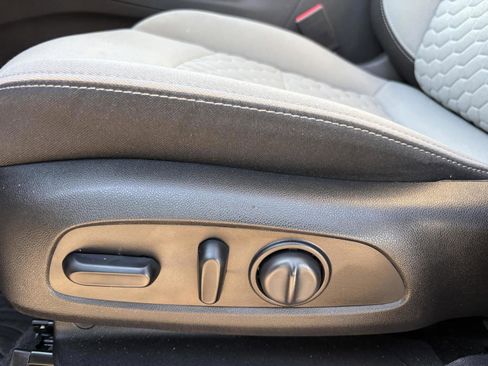 Used 2020 Chevrolet Equinox LS w/ LS Convenience Package image 15