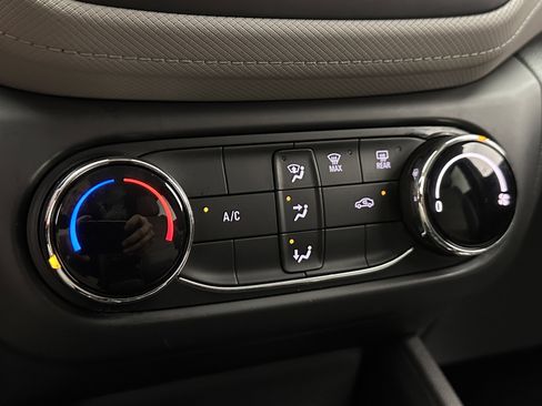 Used 2021 Chevrolet TrailBlazer LS image 17