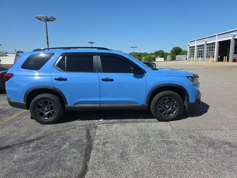 Used 2025 Honda Pilot TrailSport image 6