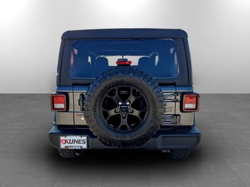 Used 2021 Jeep Wrangler Sport image 8