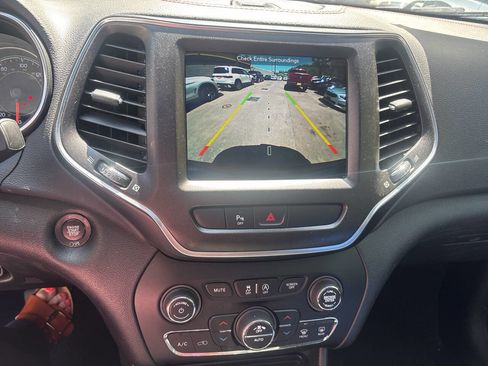 Used 2019 Jeep Cherokee Trailhawk w/ Comfort/Convenience Group AWD/4WD image 13