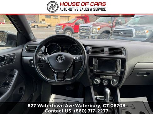 Used 2016 Volkswagen Jetta Sport image 35