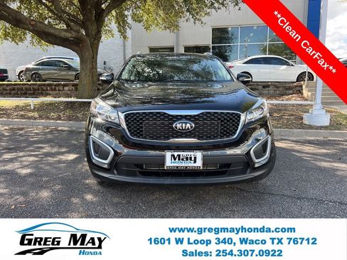 Used 2018 Kia Sorento FWD image 2