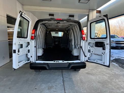 Used 2022 Chevrolet Express 2500 Extended w/ Driver Convenience Package image 9