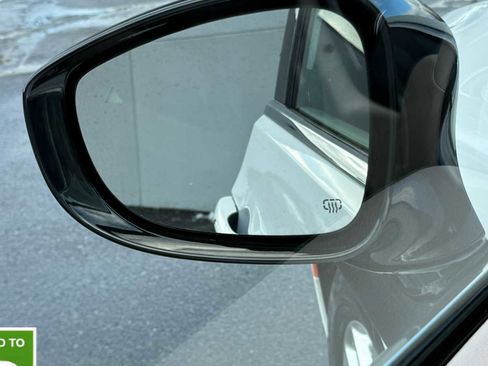 Certified 2024 Chrysler Pacifica Touring-L image 25