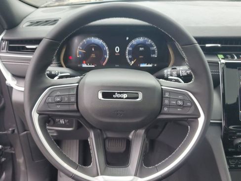 New 2025 Jeep Grand Cherokee Altitude image 30