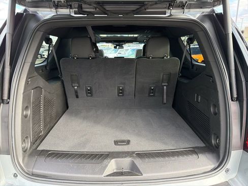 Used 2023 GMC Yukon XL SLT image 17