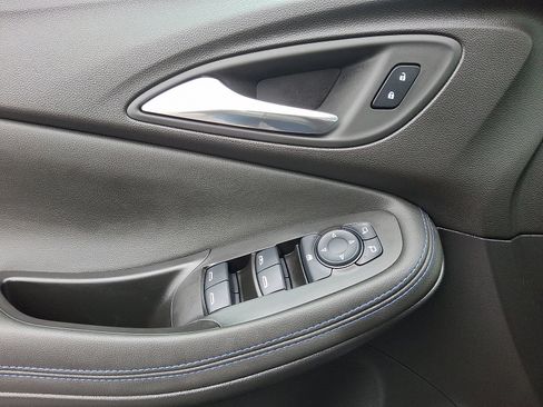 Used 2025 Buick Encore GX Sport Touring image 12