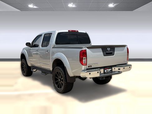 Used 2020 Nissan Frontier SV RWD image 3