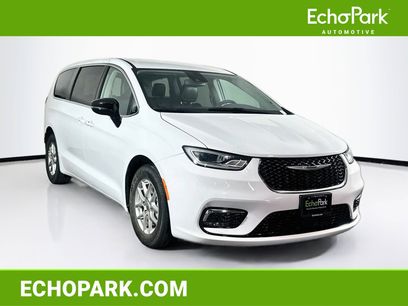 Used 2024 Chrysler Pacifica Touring-L