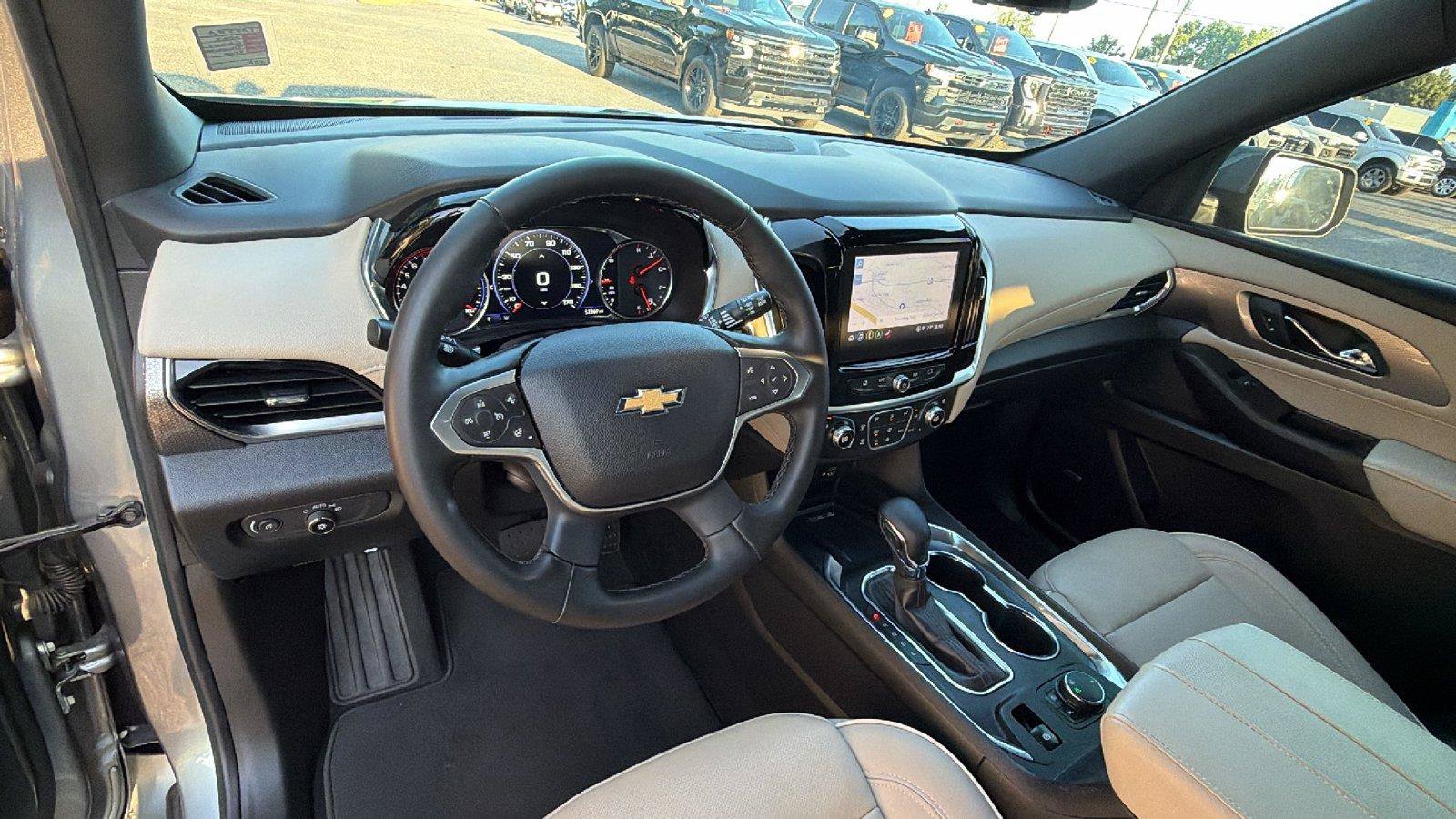 Used 2023 Chevrolet Traverse Premier FWD image 27