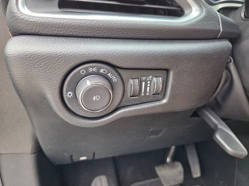 Certified 2024 Chrysler Pacifica Pinnacle FWD image 23