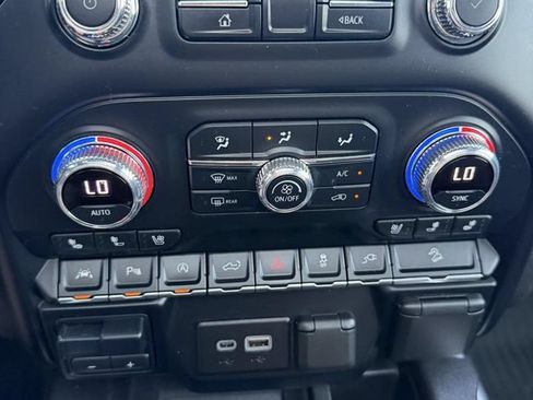 Used 2022 GMC Sierra 1500 AT4 w/ AT4 Preferred Package AWD/4WD image 17