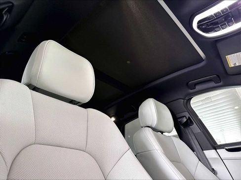 New 2026 Porsche Macan AWD/4WD image 23