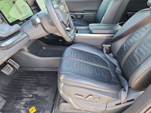 Used 2022 Rivian R1T Adventure image 7