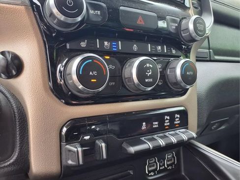 Used 2019 RAM 1500 Laramie AWD/4WD image 17