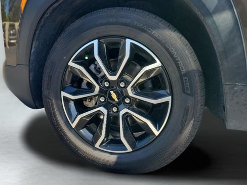 Used 2022 Chevrolet TrailBlazer ACTIV w/ Sun and Liftgate Package FWD image 3