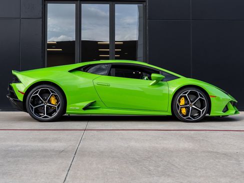 Used 2020 Lamborghini Huracan EVO image 10