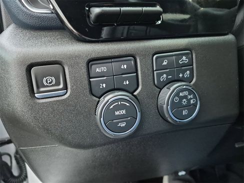 Used 2024 Chevrolet Silverado 2500 High Country w/ High Country Premium Package image 26