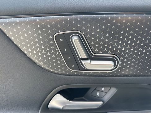 Used 2025 Mercedes-Benz GLA 250 image 11