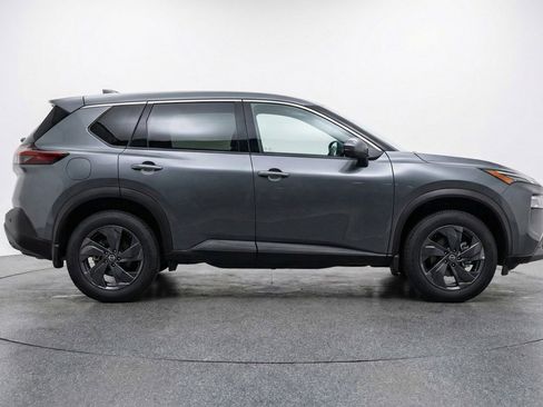 Used 2025 Nissan Rogue SV FWD image 8