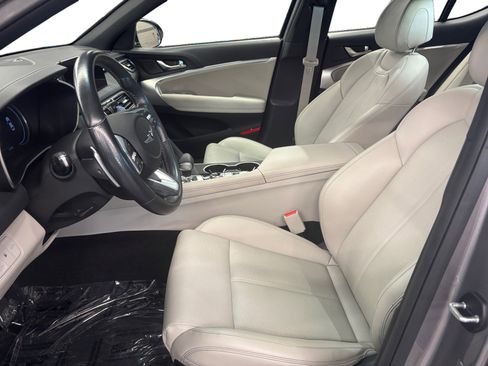 Used 2023 Genesis G70 2.0T RWD image 9