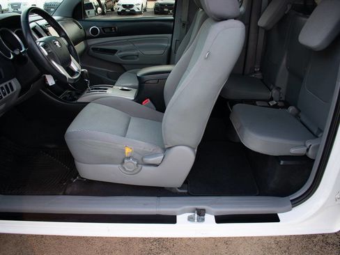 Used 2013 Toyota Tacoma PreRunner image 13