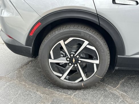 New 2026 Chevrolet Equinox EV LT image 19