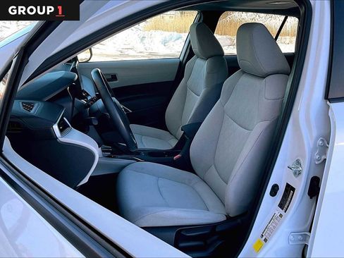 Used 2023 Toyota Corolla Cross LE w/ Moonroof Package image 9