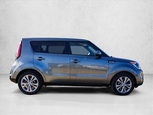 Used 2015 Kia Soul + image 4