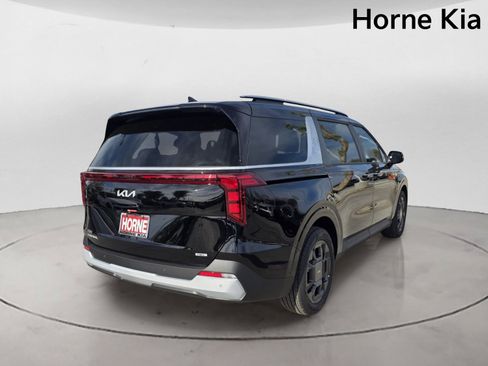 New 2026 Kia Carnival EX FWD image 4