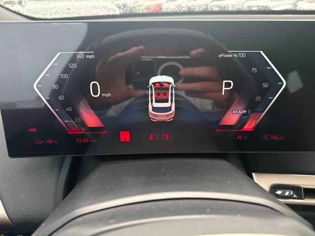 Used 2022 BMW iX xDrive50 w/ Sport Package AWD/4WD image 9