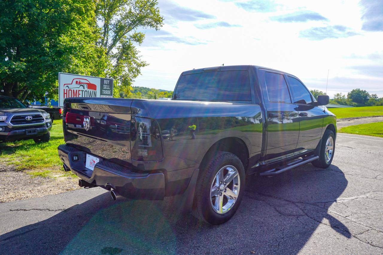 Used 2017 RAM 1500 Express AWD/4WD image 3