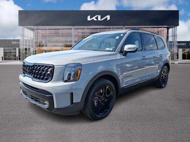 Used 2025 Kia Telluride AWD image 3