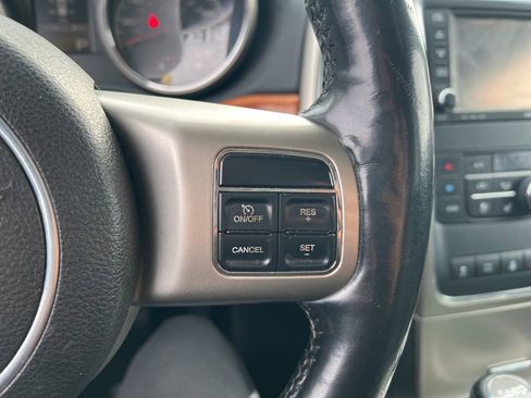 Used 2011 Jeep Grand Cherokee Overland image 16