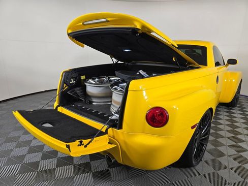 Used 2005 Chevrolet SSR SSR w/ Preferred Equipment Group image 17