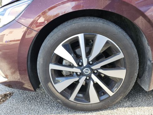 Used 2021 Nissan Sentra SV w/ SV Premium Package FWD image 14