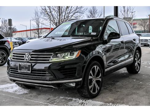 Used 2017 Volkswagen Touareg Wolfsburg Edition image 5