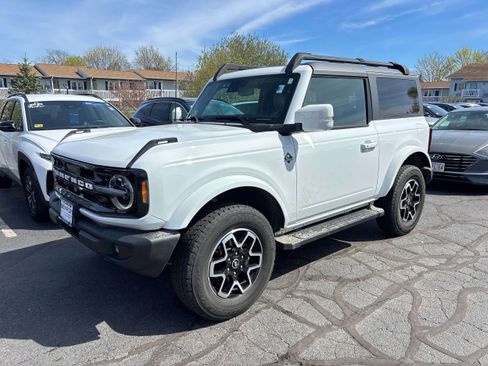 Used 2023 Ford Bronco Outer Banks AWD/4WD image 1