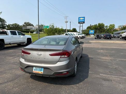 Used 2020 Hyundai Elantra SE FWD image 18