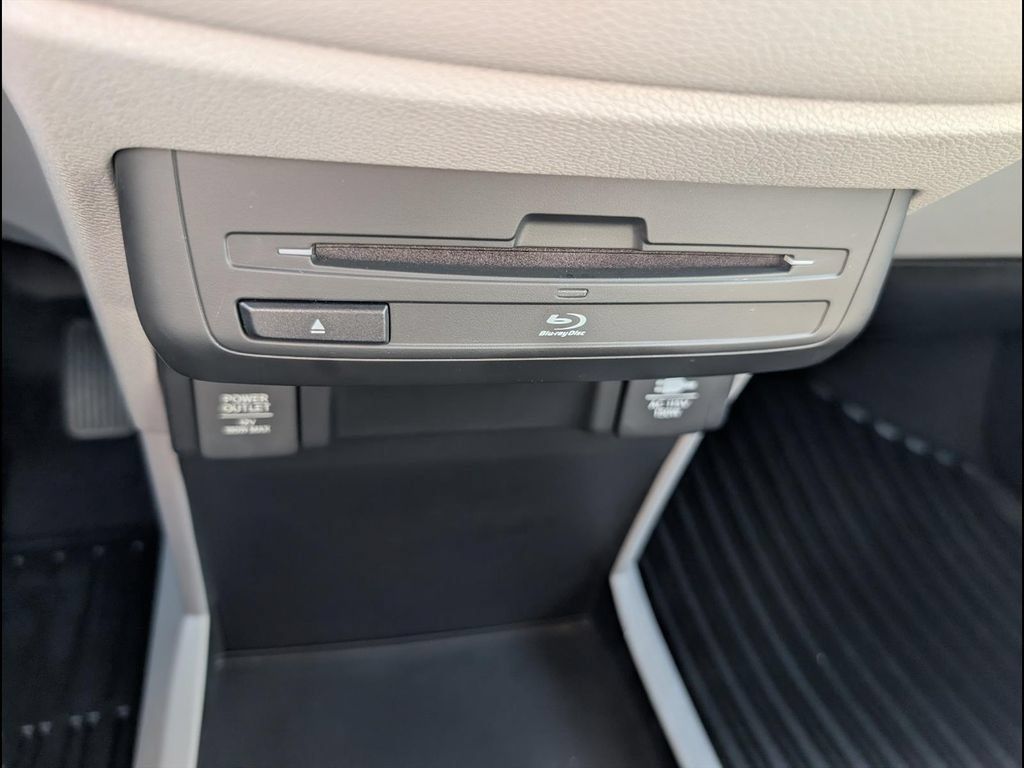 Used 2018 Honda Odyssey Touring image 24