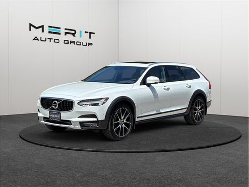 Used 2018 Volvo V90 T6 Cross Country w/ Convenience Package AWD/4WD image 4