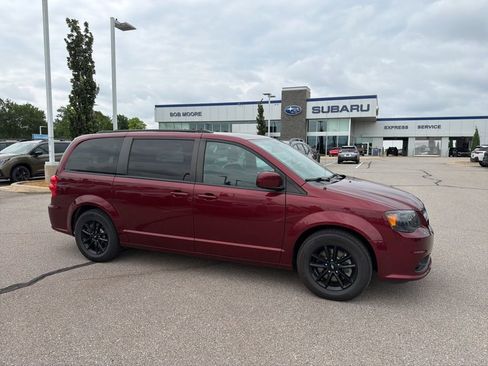 Used 2020 Dodge Grand Caravan SE FWD image 1