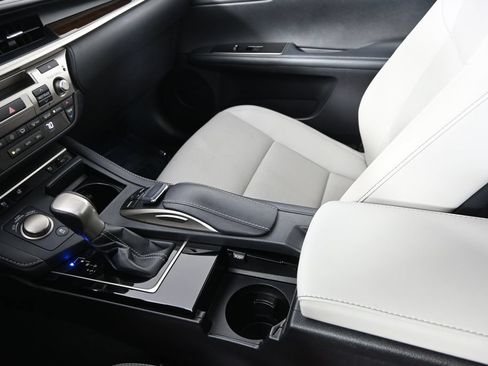 Used 2016 Lexus ES 350 w/ Navigation System Package FWD image 36