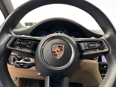 Used 2023 Porsche Macan AWD/4WD image 25