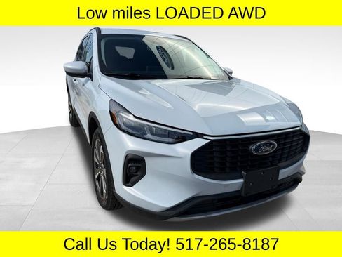 Used 2025 Ford Escape Platinum image 1